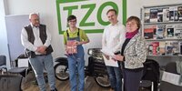 TZO-Geschäftsführer Dr. Thomas Krümmling, Johannes Florek, Benjamin Trinks und Marion Regal bei der Ehrung (v.l.)
