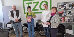 TZO-Geschäftsführer Dr. Thomas Krümmling, Johannes Florek, Benjamin Trinks und Marion Regal bei der Ehrung (v.l.)