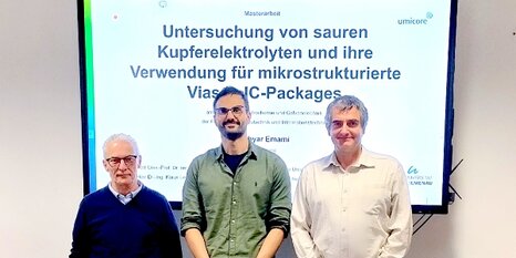 Gratulation an den (ehemaligen) ZVO-Stipendiaten Mahyar Emami (Mitte)  
