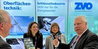 Malte-Matthias Zimmer, Hannah Betz, Dr. Elke Moosbach und Jürgen Hardt MdB, Wahlkreis 103: Solingen – Remscheid – Wuppertal II (v.l.), am Stand des ZVO auf dem CDU-Bundesparteitag.