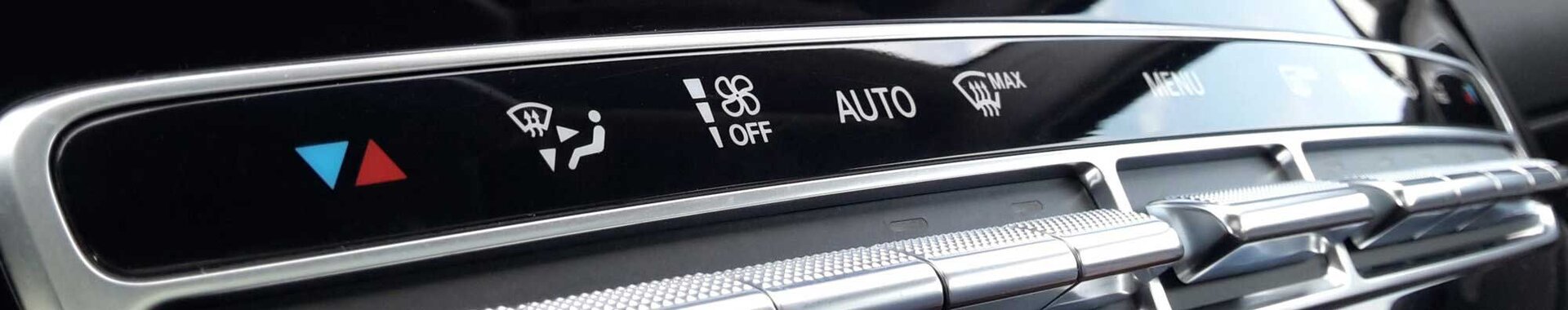 Schmuckbild Dashboard im Auto